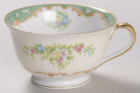 N35 Footed Cup
