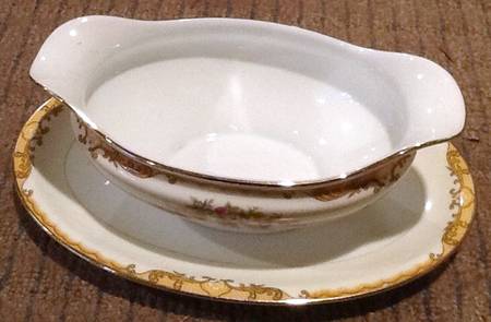 N360 Gravy Boat with Attached Underplate