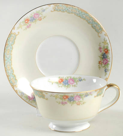 N362 Footed Cup & Saucer Set