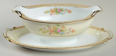 N366 Gravy Boat with Attached Underplate