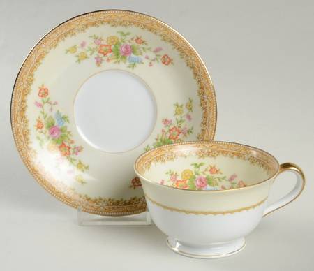 N366 Footed Cup & Saucer Set