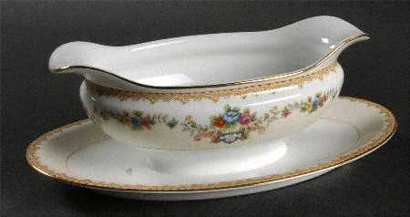 N367 Gravy Boat with Attached Underplate
