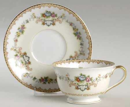 N367 Footed Cup & Saucer Set
