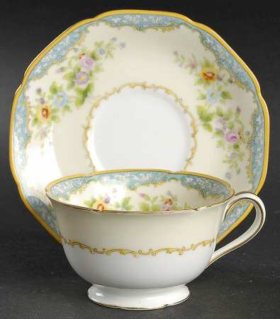 N37 Footed Cup & Saucer Set