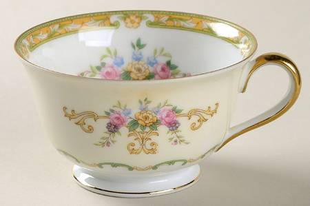 N382 Footed Cup