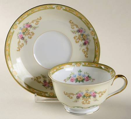 N382 Footed Cup & Saucer Set