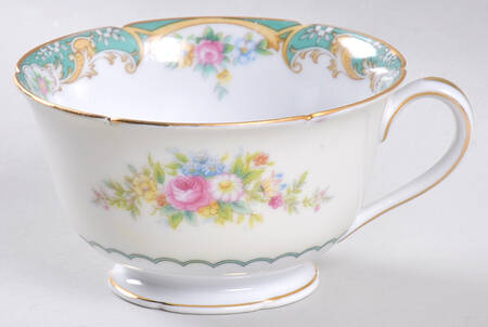 N406 Footed Cup
