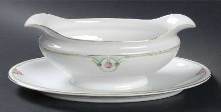 N41 Gravy Boat with Attached Underplate