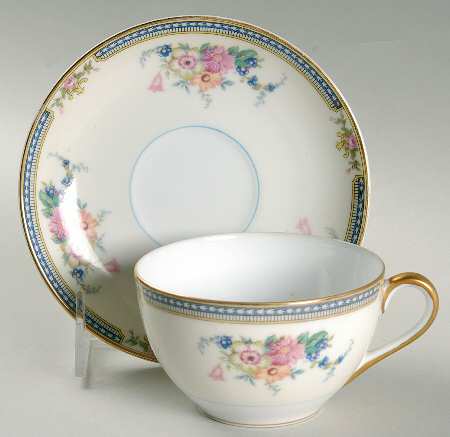 N418 Flat Cup & Saucer Set