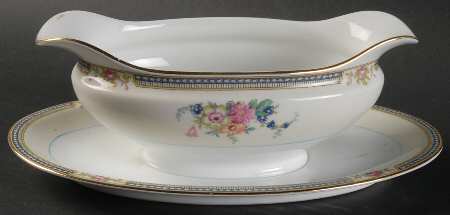 N418 Gravy Boat with Attached Underplate