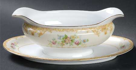 N42 Gravy Boat with Attached Underplate
