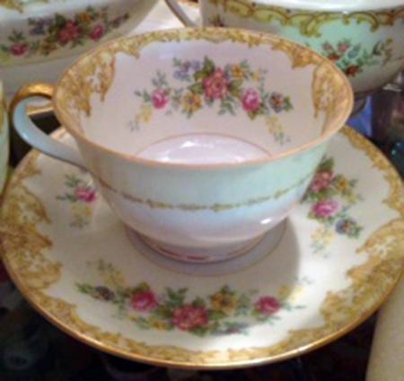 N42 Footed Cup