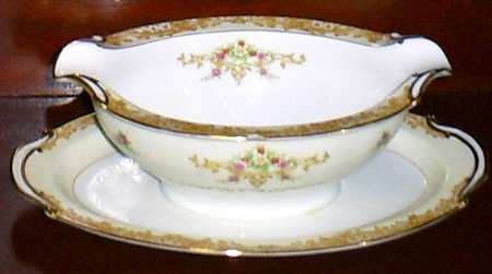N421 Gravy Boat with Attached Underplate