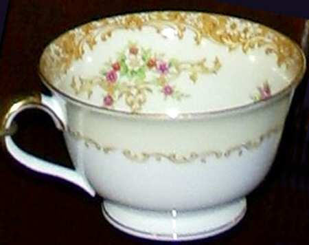 N421 Footed Cup