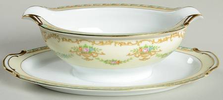 N426 Gravy Boat with Attached Underplate