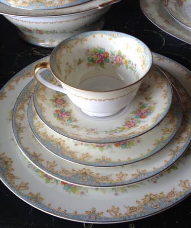 N43 Footed Cup & Saucer Set