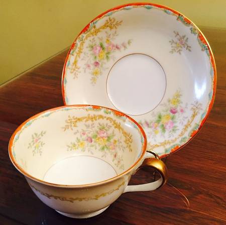 N431 Footed Cup & Saucer Set