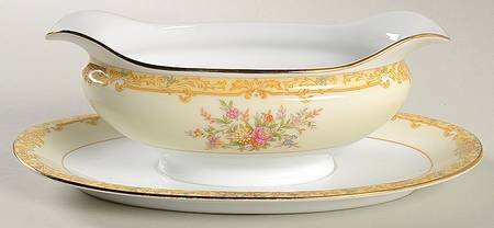 N44 Gravy Boat with Attached Underplate