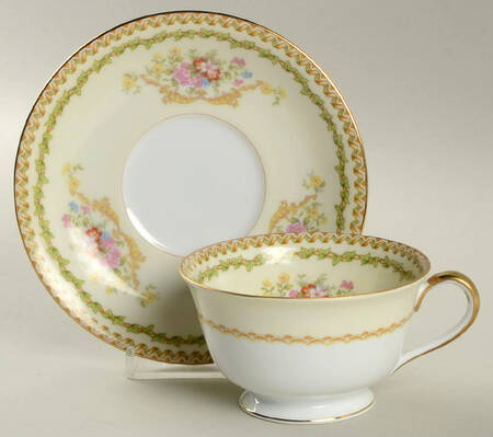 N440 Footed Cup & Saucer Set