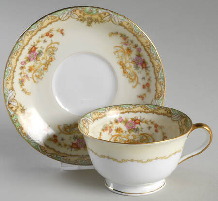 N442 Footed Cup & Saucer Set
