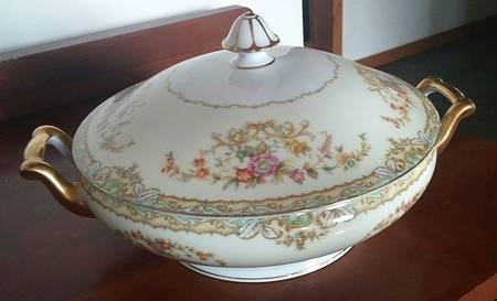 N442 Round Covered Vegetable