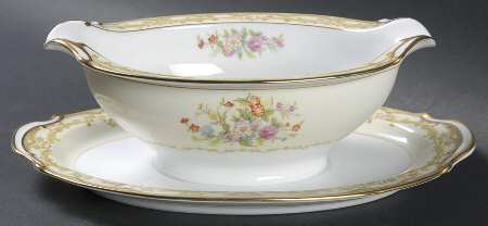 N46 Gravy Boat with Attached Underplate