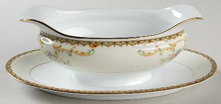N460 Gravy Boat with Attached Underplate