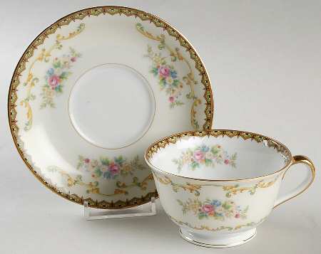 N460 Footed Cup & Saucer Set