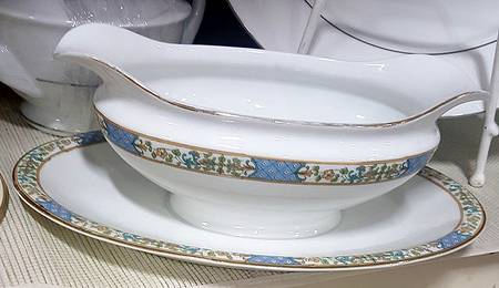 N462 Gravy Boat with Attached Underplate