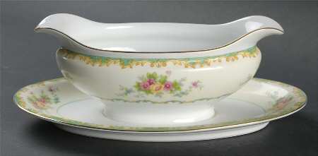 N472 Gravy Boat with Attached Underplate