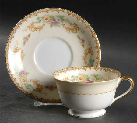N476 Footed Cup & Saucer Set
