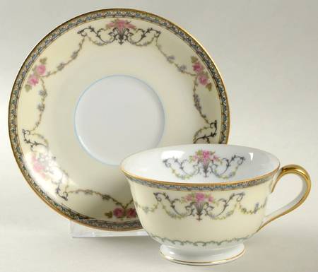 N483 Footed Cup & Saucer Set