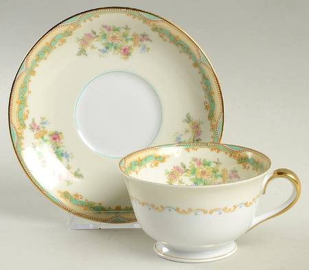 N502 Footed Cup & Saucer Set
