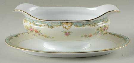 N52 Gravy Boat with Attached Underplate