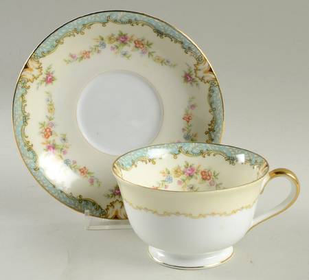 N52 Footed Cup & Saucer Set