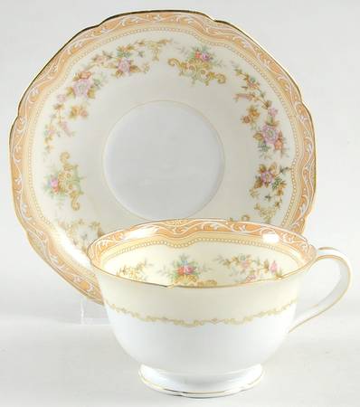 N525 Footed Cup & Saucer Set