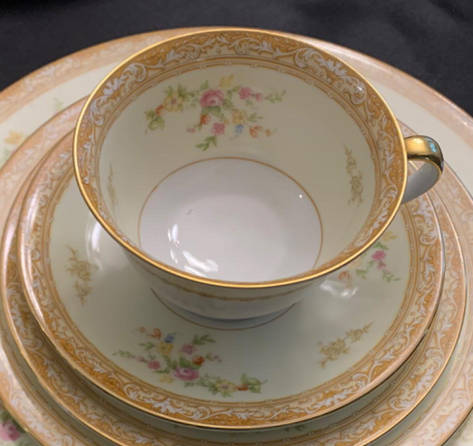 N547 Footed Cup & Saucer Set