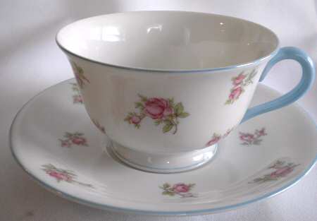 N550 Footed Cup & Saucer Set