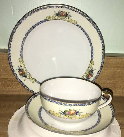 N552 Flat Cup & Saucer Set