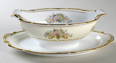 N553 Gravy Boat with Attached Underplate