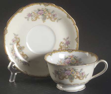 N553 Footed Cup & Saucer Set
