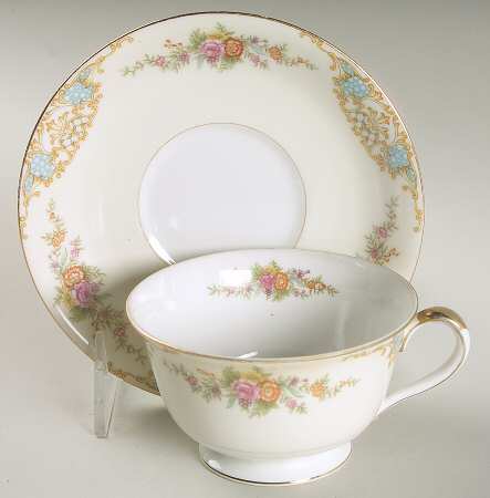 N561 Footed Cup & Saucer Set