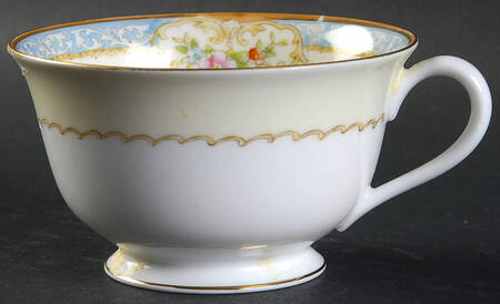 N562 Footed Cup
