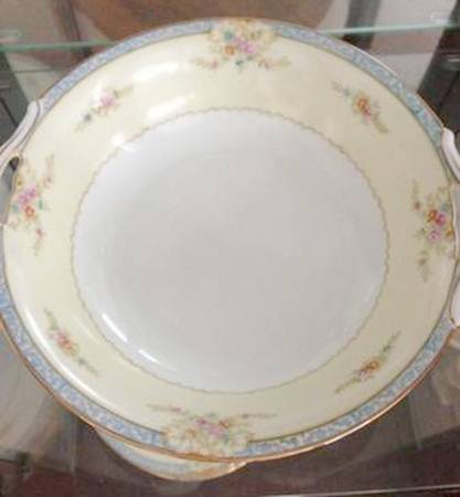 N562 Handled Cake Plate