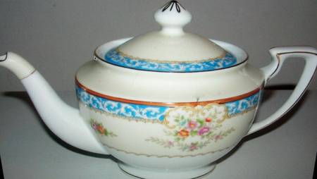 N562 Teapot & Lid