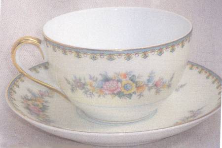 N565 Footed Cup & Saucer Set