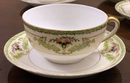 N578 Footed Cup & Saucer Set