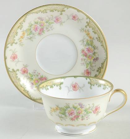 N595 Footed Cup & Saucer Set