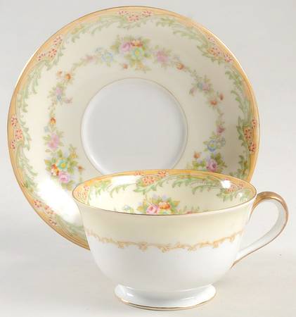 N606 Footed Cup & Saucer Set