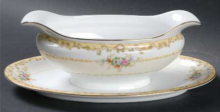 N61 Gravy Boat with Attached Underplate